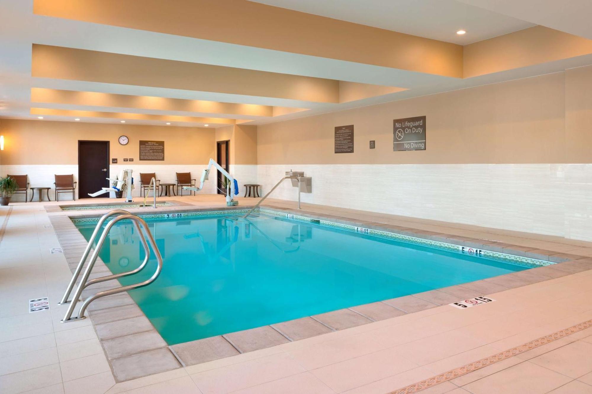 Hotel Hampton 3*